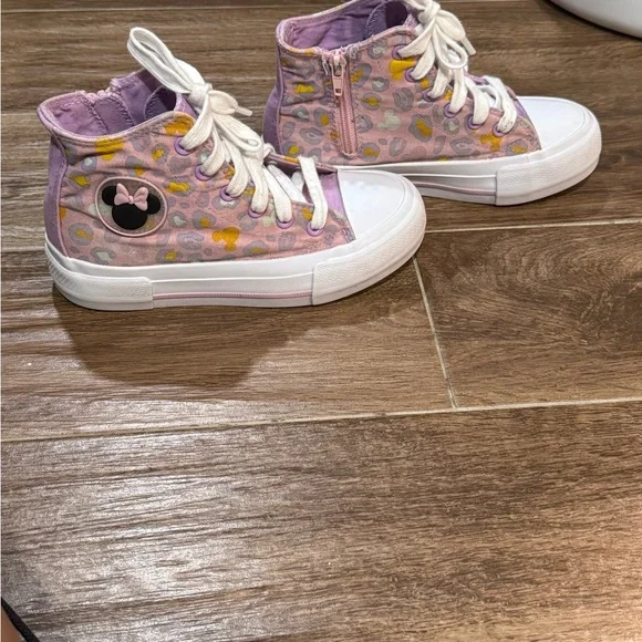 Girls size 1Y Minnie Mouse zip up high top shoes - Picture 4 of 6